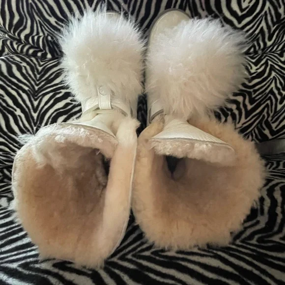NWTinB UGG ISLEY WATERPROOF BOOTS WHITE SZ 9.5 RARE - Picture 9 of 12